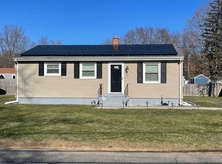 79 Newhouse St, Springfield, MA 01118