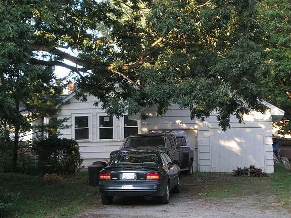 6car drive - 2 car garage