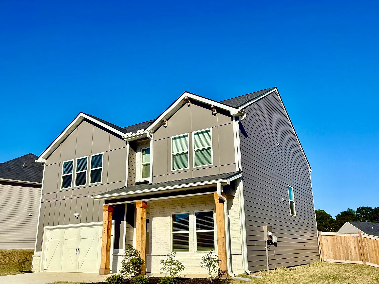 4 bed, 2333 sqft, $2,500 — Photo 2