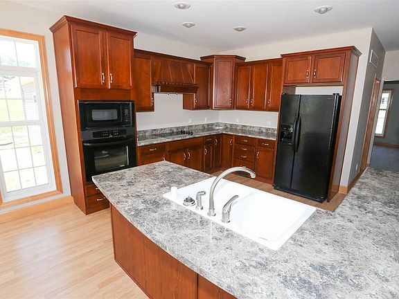 5th image of 819 17th St SE