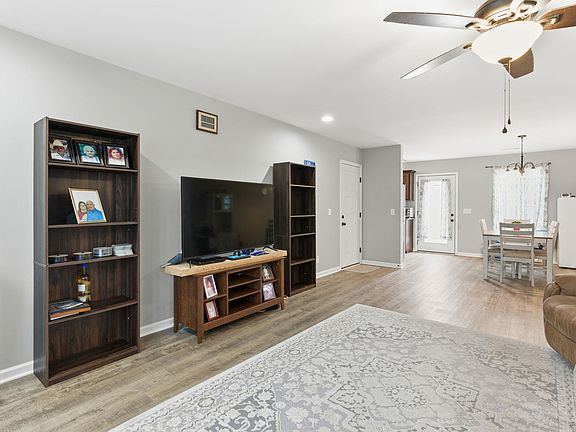 5th image of 139 Dogwood Ct