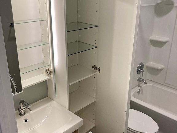 5th image of 662 Park St #662