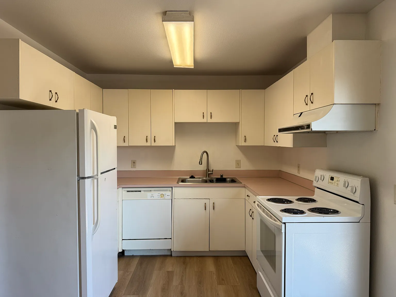 2 bed, 800 sqft, $1,550 — Photo 1