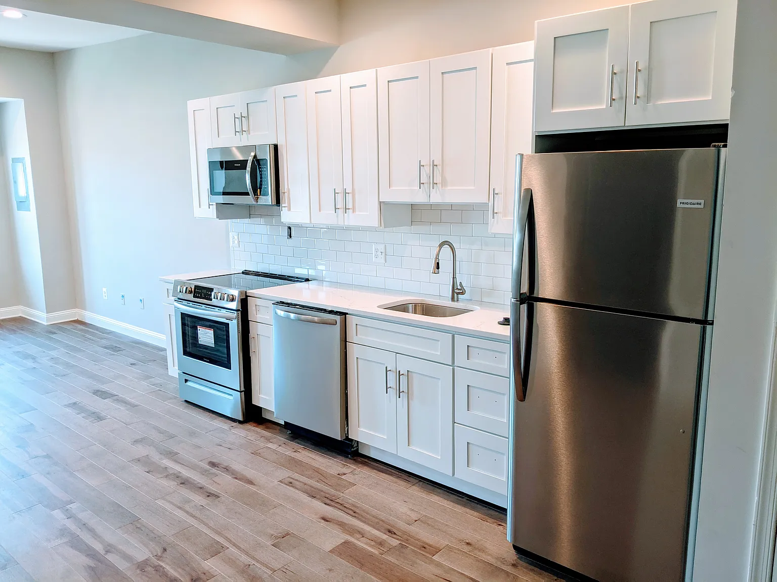 3 bed, 1100 sqft, $2,800 — Photo 2