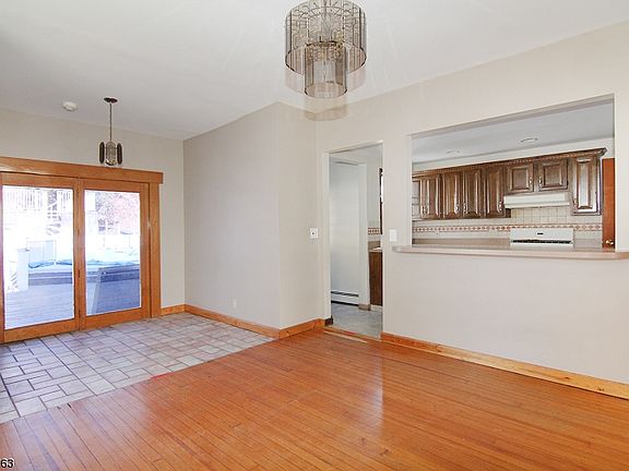 3rd image of 171 De Witt Ave