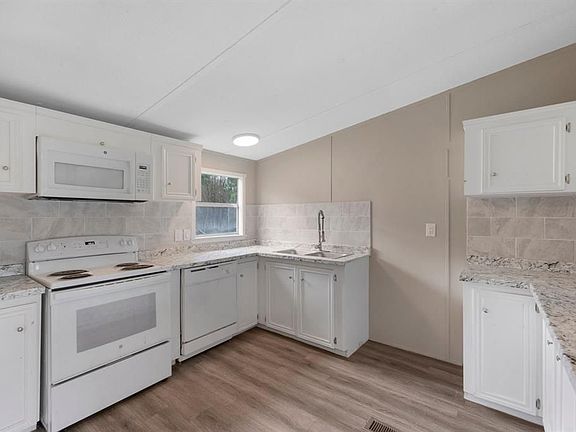 5th image of 16303 Oaklane Trl