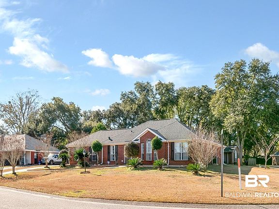 3rd image of 8221 Woodbend Dr