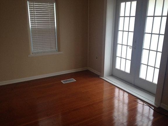 3rd image of 5007 N Vassault St