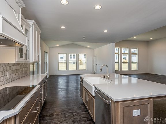4th image of 697 Dewmar Dr #27