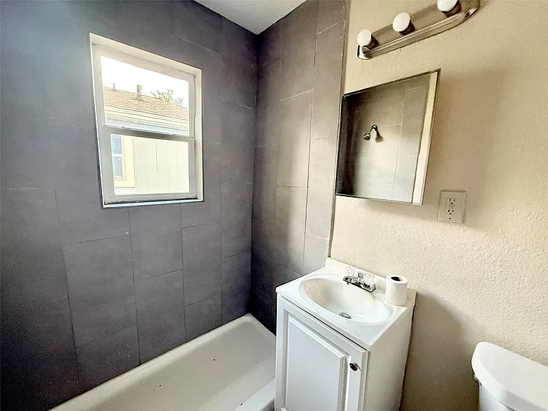 3914 Hoffman St #B — Photo 8
