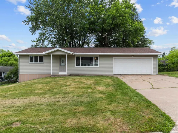 150 Division Ct, Iola, WI 54945
