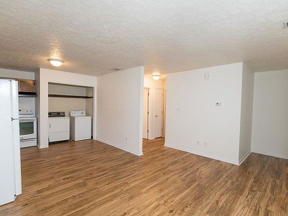 4th image of 185 Moss Creek Dr APT C