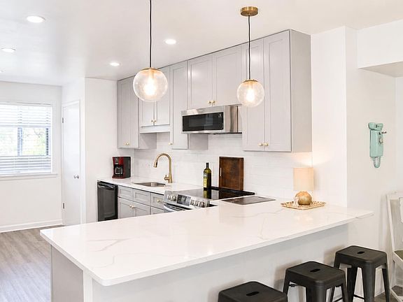 3rd image of 4400 Poplar Ave APT 25