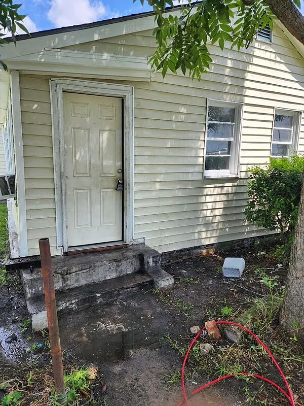 3 bed, 1.0 bath, 1006 sqft, $1,550 — Photo 2