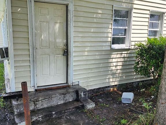 2nd image of 2114 Adair St