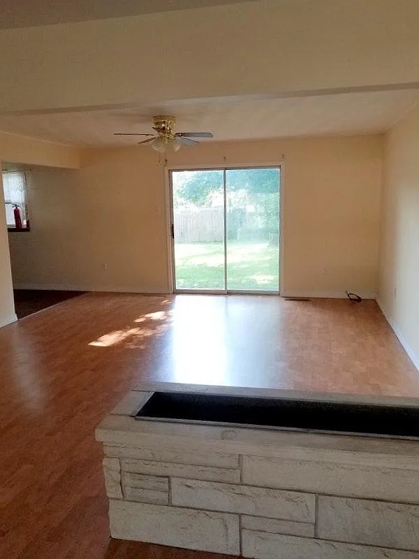 2 bed, 1200 sqft, $900 — Photo 4