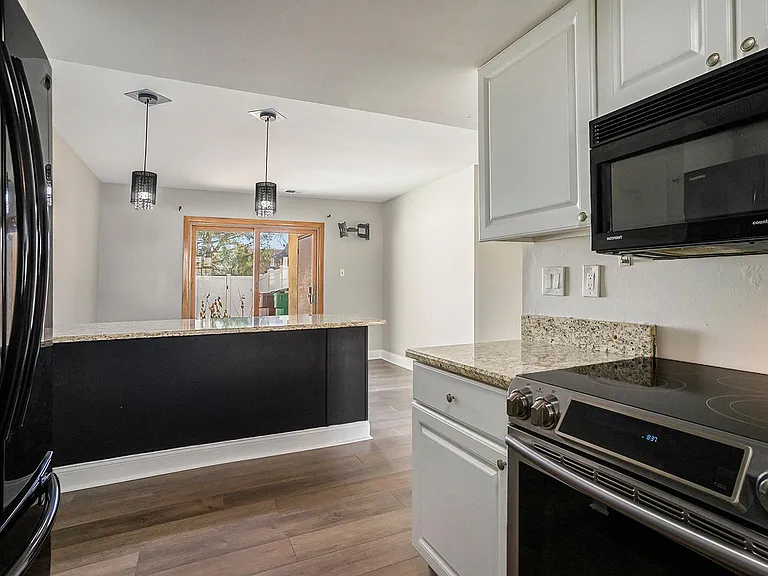 2280 Suzann Dr — Photo 13