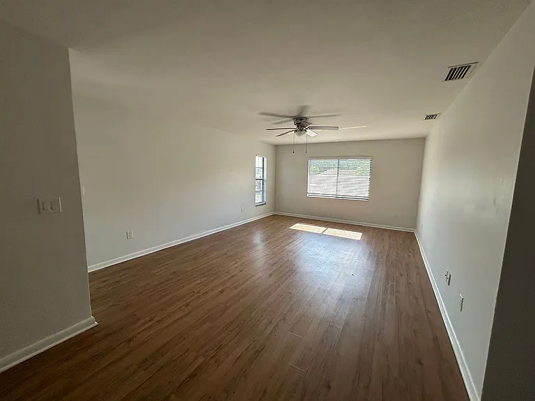4712 SE 5th Pl — Photo 13