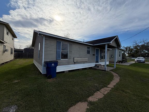 3rd image of 406 Snow Dr