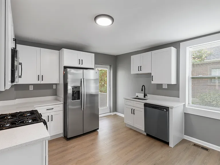 3018 Taylor Ave — Photo 3
