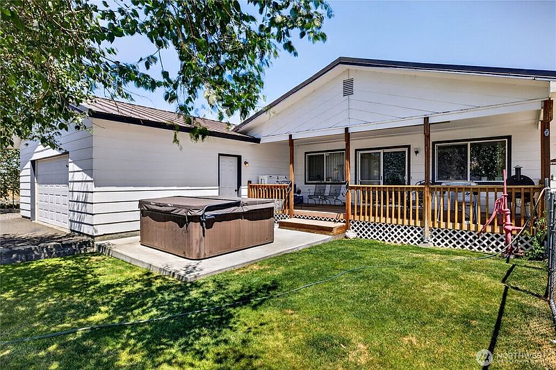 4th image of 301 Arrowhead Place SW