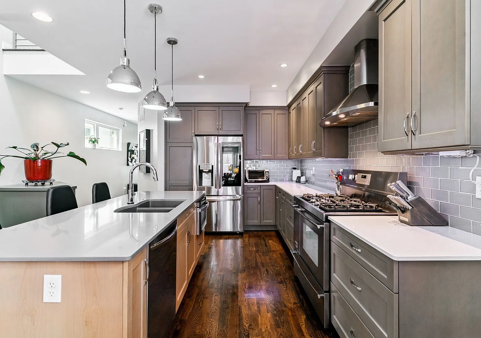 Beautiful Modern 4 Bedroom Denver Home — Photo 4