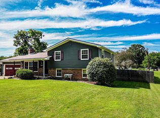 3027 Crestmont Dr, Fort Wayne, IN 46816