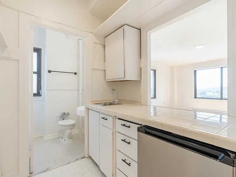 Comfortable Urban Living in a Classic Brick Building Near UW & Light Rail — Photo 12