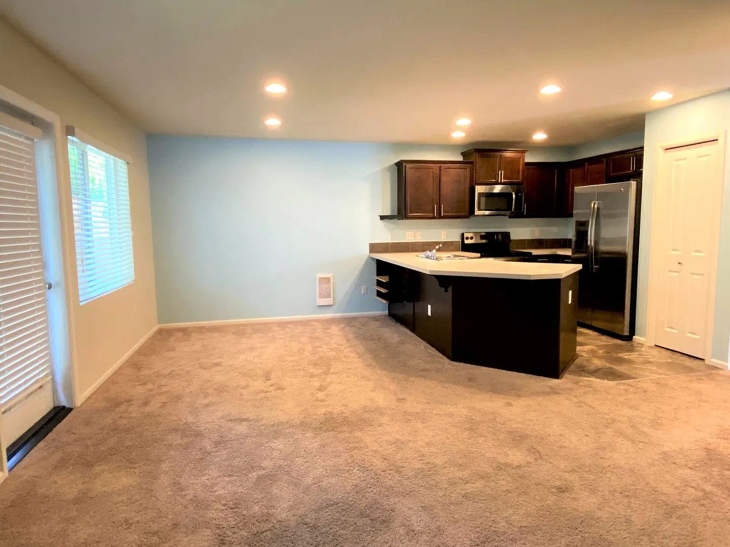3 Bedroom Craftsman Home with Loft, Private Backyard & 2-Car Garage - Avail. NOW — Photo 4