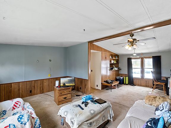 3rd image of 118 Les Cloyd Ln