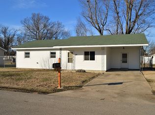 1113 Olive St, Dexter, MO 63841