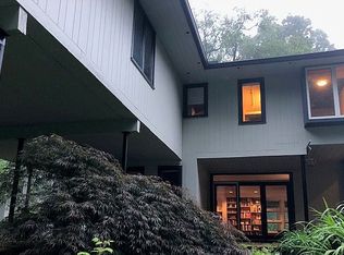 471 Moose Hill Rd, Guilford, CT 06437