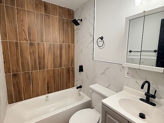 4th image of 216 S 11th St #1