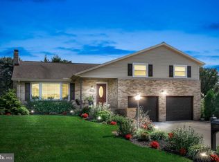 3140 Skylight Dr, York, PA 17402