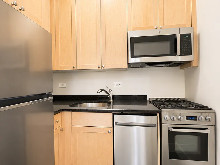 166 2nd Ave #14M — Photo 3
