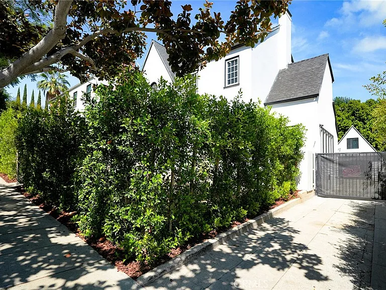 1012 Cory Ave — Photo 4