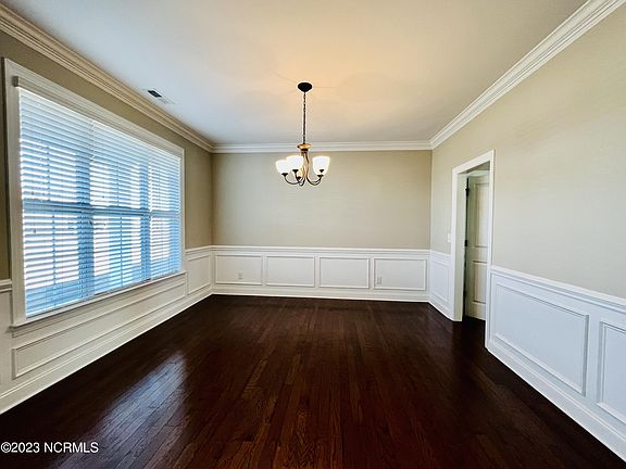 5th image of 985 Derbyshire Ln