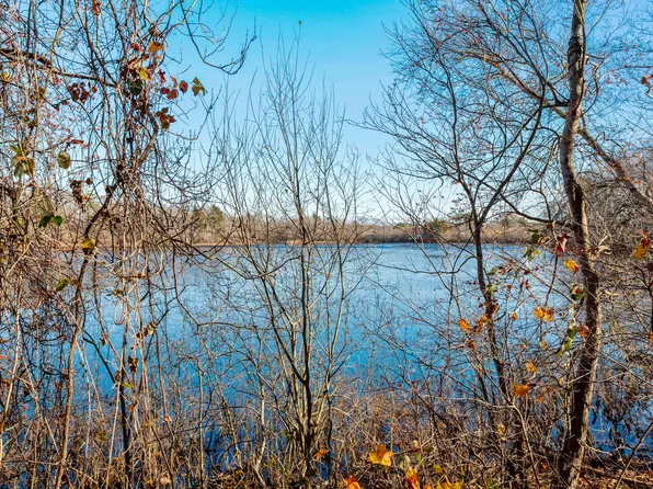 32 Amvets Avenue, Falmouth, MA 02540