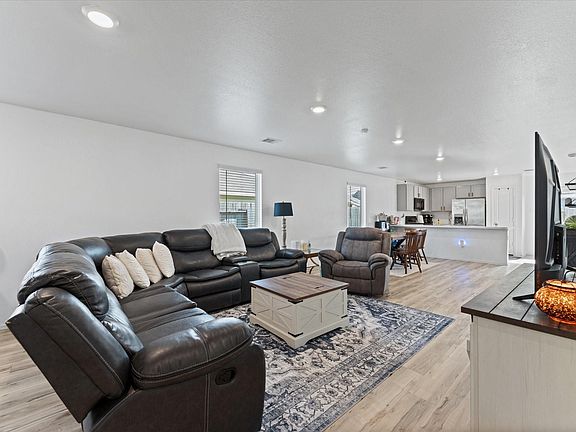 5th image of 248 Rustic Ridge Cir