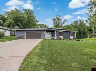 223 Oak Knoll Ct, Blue Earth, MN 56013