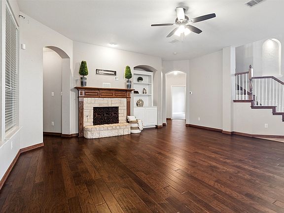 3rd image of 2085 Club Lake Cir