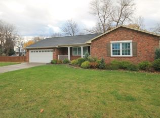 55 Foxcroft Ln, Williamsville, NY 14221