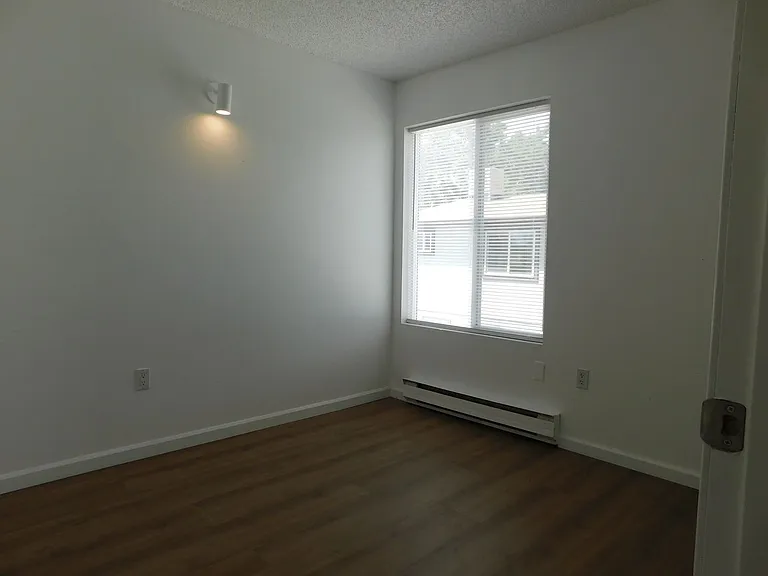 869 Iowa Ave — Photo 15