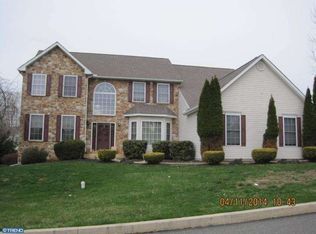 8 Twin Creeks Dr, Thornton, PA 19373