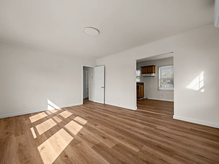 5055 Huntington Dr N #C — Photo 15