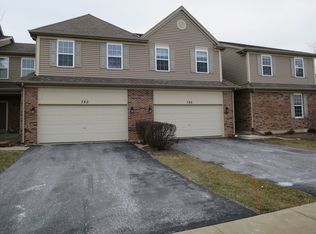 786 Oak Hollow Rd, Crystal Lake, IL 60014