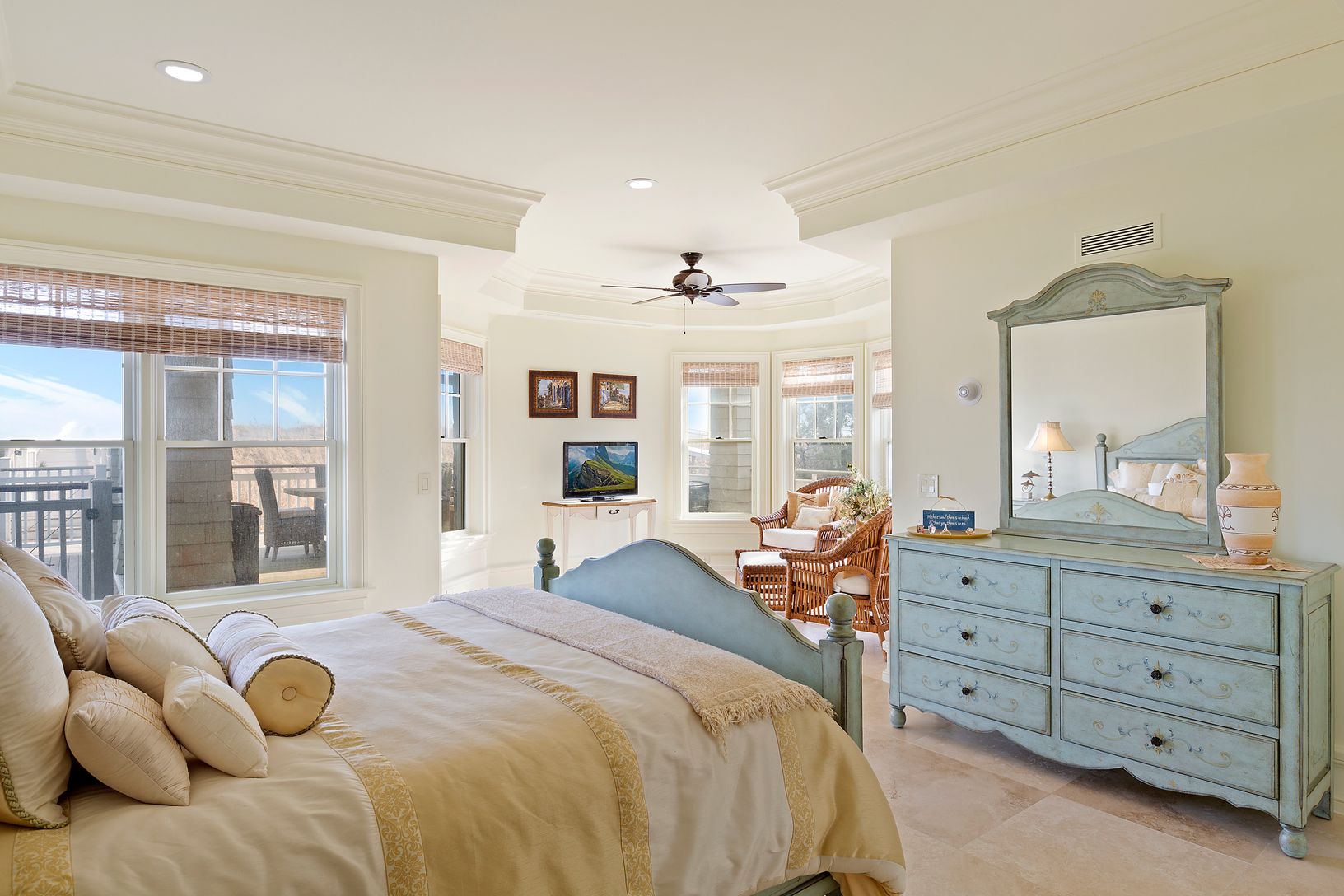 First Floor Ensuite Bedroom with Pool Access