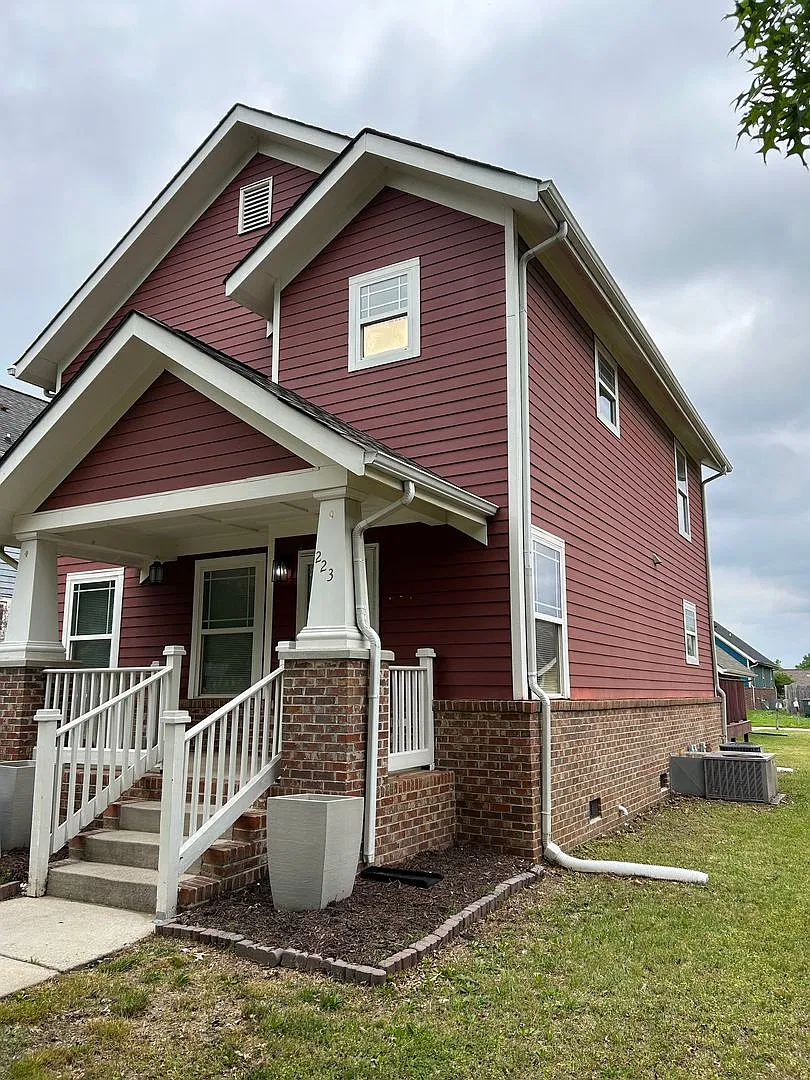 3 Beds | Bonus Room | 2.5 Baths | Detached 1 Car Garage - Close to St. Elmo & Downtown — Photo 2