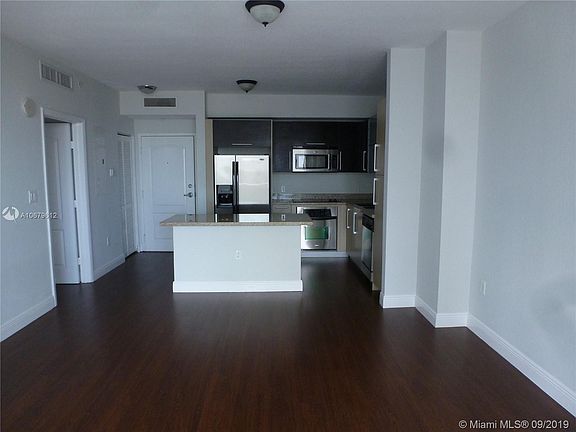 4th image of 520 NE 29th St #606