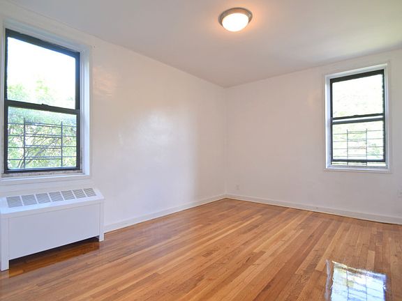 River Hill Gardens - Bedroom - M95-05B